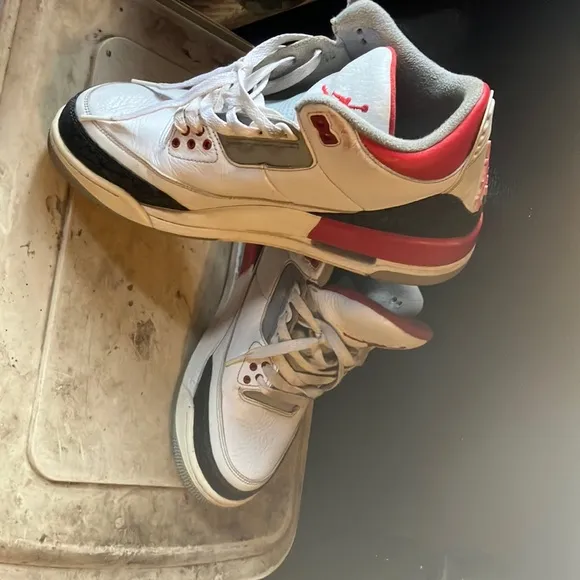 Men's White and Red Sneakersgreat shape no box