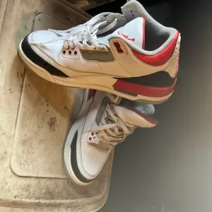 Men's White and Red Sneakersgreat shape no box