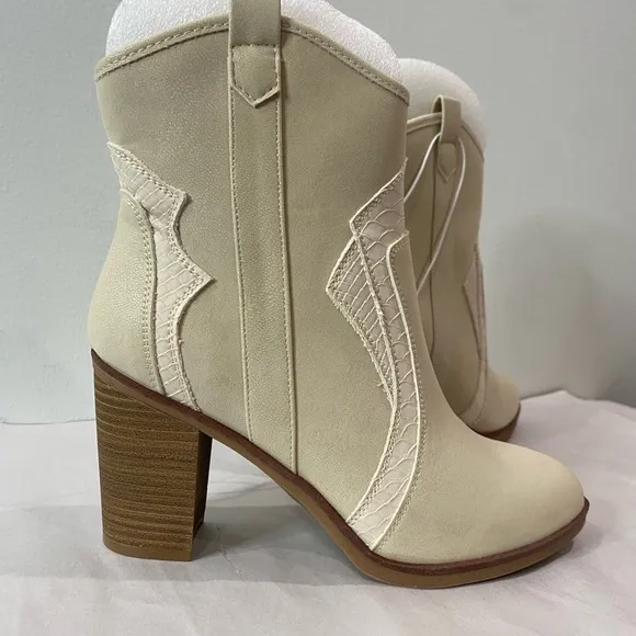 MIA Simmone Cowboy Boots ivory