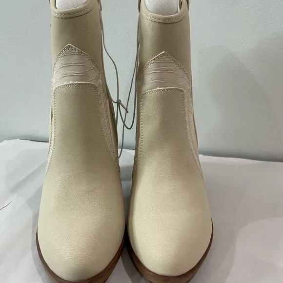MIA Simmone Cowboy Boots ivory