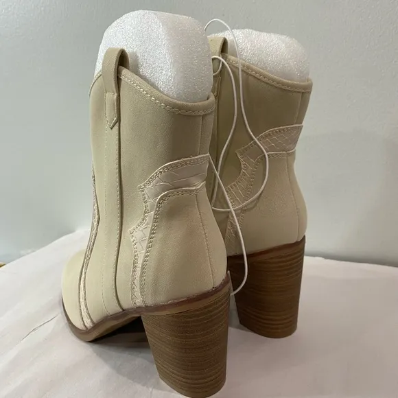 MIA Simmone Cowboy Boots ivory