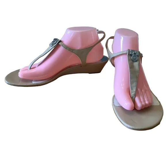 MICHAEL KORS LOCK CHARM TAN PATENT LEATHER THONG STYLE SLINGBACK SANDALS 10