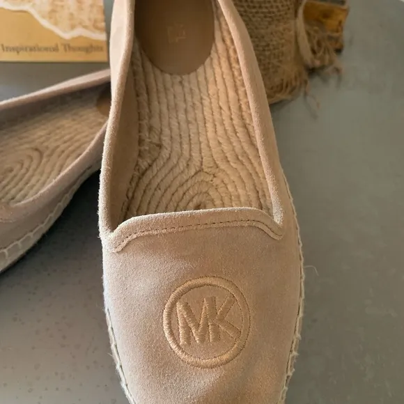 Michael KORS, NEW NEVER WORN,,Keli espadrilles, Leather upper, size 7 Medium.