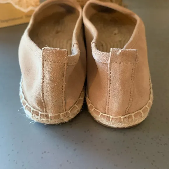 Michael KORS, NEW NEVER WORN,,Keli espadrilles, Leather upper, size 7 Medium.