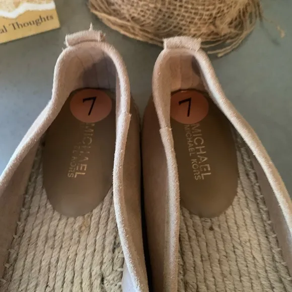 Michael KORS, NEW NEVER WORN,,Keli espadrilles, Leather upper, size 7 Medium.