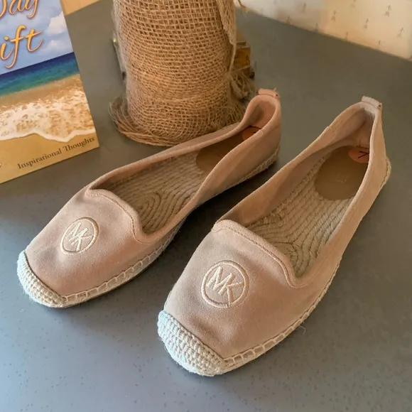 Michael KORS, NEW NEVER WORN,,Keli espadrilles, Leather upper, size 7 Medium.