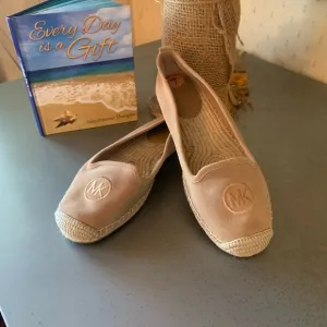 Michael KORS, NEW NEVER WORN,,Keli espadrilles, Leather upper, size 7 Medium.