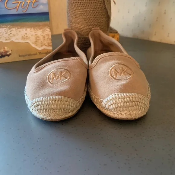 Michael KORS, NEW NEVER WORN,,Keli espadrilles, Leather upper, size 7 Medium.