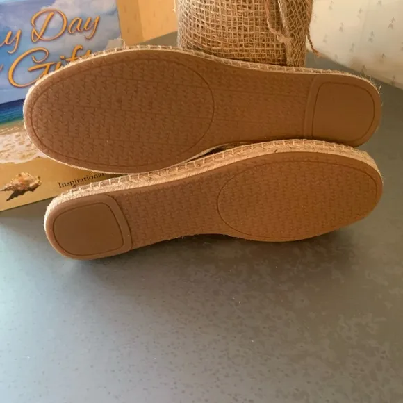 Michael KORS, NEW NEVER WORN,,Keli espadrilles, Leather upper, size 7 Medium.