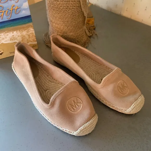 Michael KORS, NEW NEVER WORN,,Keli espadrilles, Leather upper, size 7 Medium.