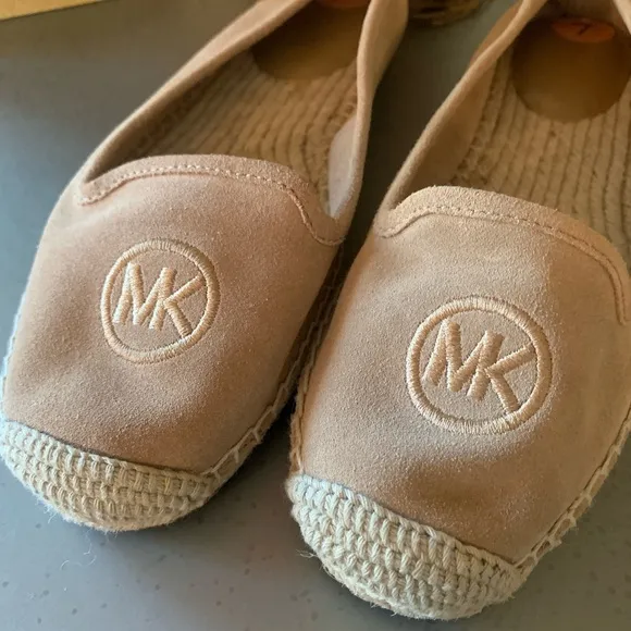 Michael KORS, NEW NEVER WORN,,Keli espadrilles, Leather upper, size 7 Medium.