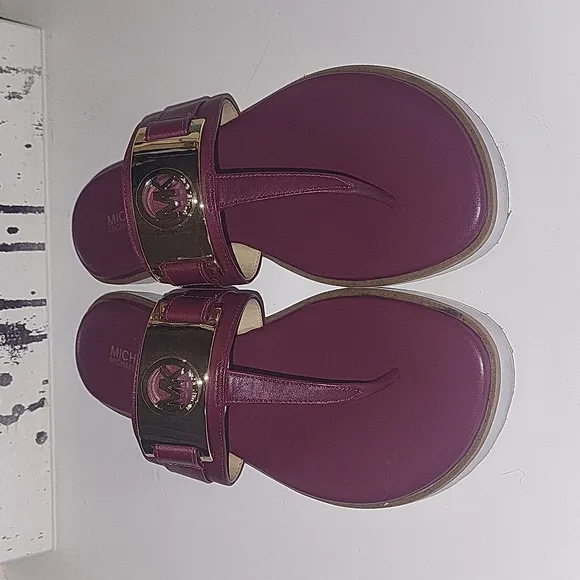 Michael Michael Kors Briar thong sandals in Berry, sz 7.5