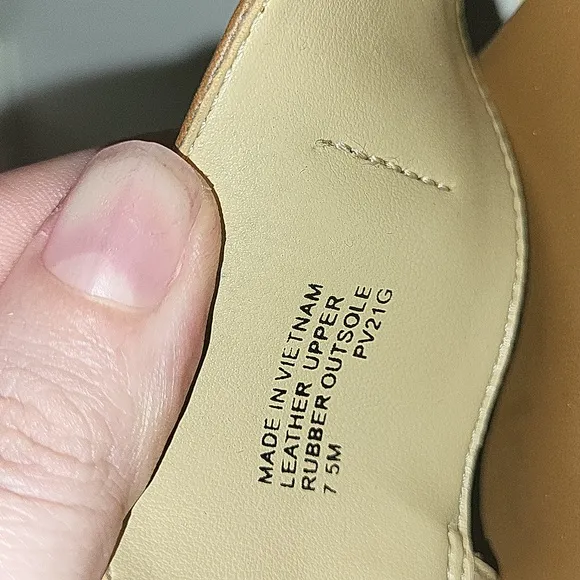Micheal Kors Briar Thong Sandals, Brown And Gold, Sz 7.5