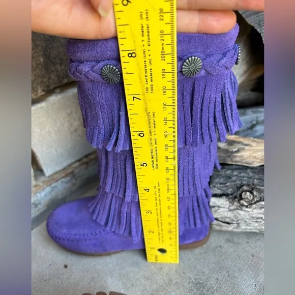 Minnetonka girls purple suede boots 3 layer fringe moccasin calf boots Sz-9. C