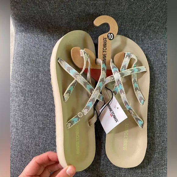 MINNETONKA Printed Thong Sandals
