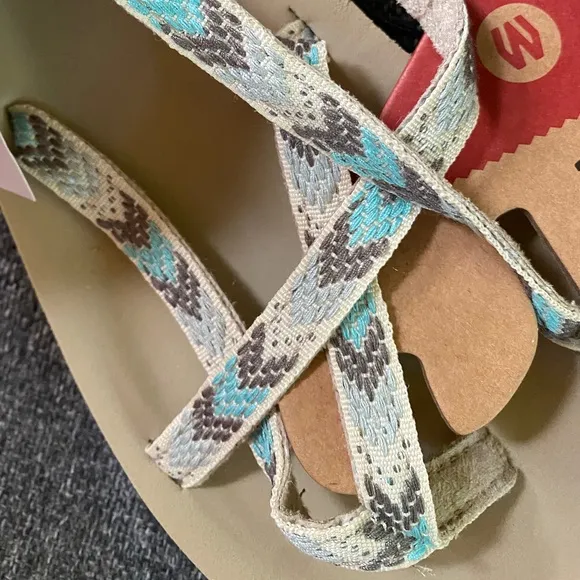 MINNETONKA Printed Thong Sandals
