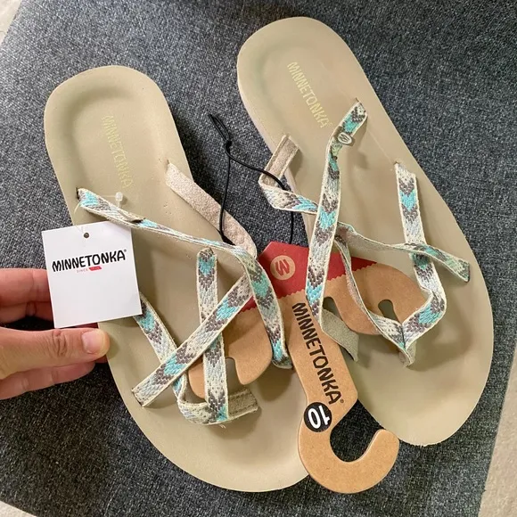 MINNETONKA Printed Thong Sandals