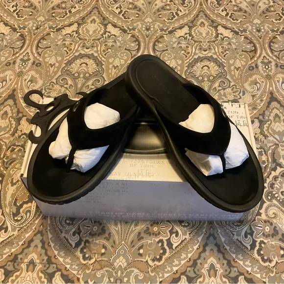 Mint Oakley Black Suede Thong Sandals Mens Sz 11