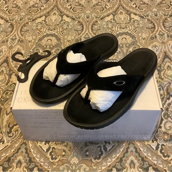 Mint Oakley Black Suede Thong Sandals Mens Sz 11