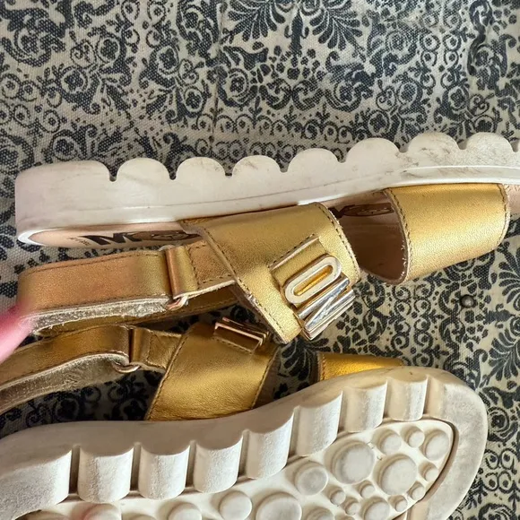 Moschino Gold Sandals Luxurious Double Strap Design