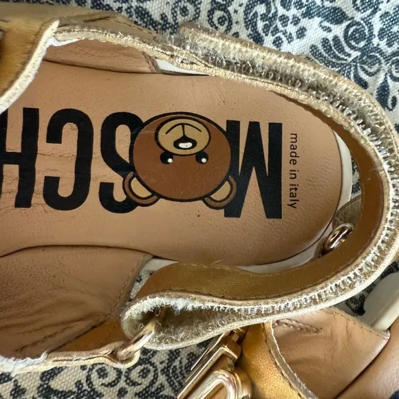 Moschino Gold Sandals Luxurious Double Strap Design