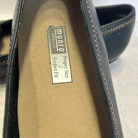 Munro American Lauren Kid Leather Loafers Slip On Shoes Low Heel Sz 9.5 Navy