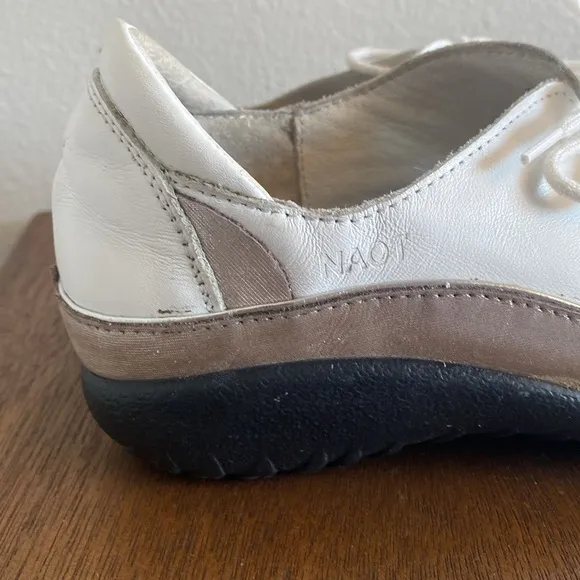 Naot Kumara White Leather Israel Women’s Lace Up Sneakers, size 38 / 7