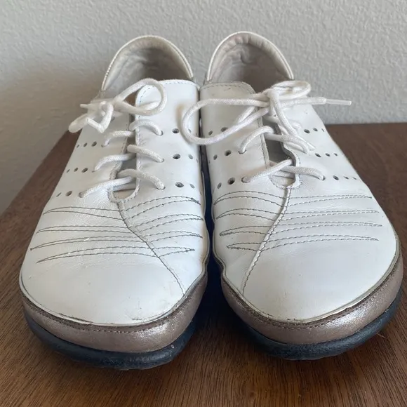Naot Kumara White Leather Israel Women’s Lace Up Sneakers, size 38 / 7