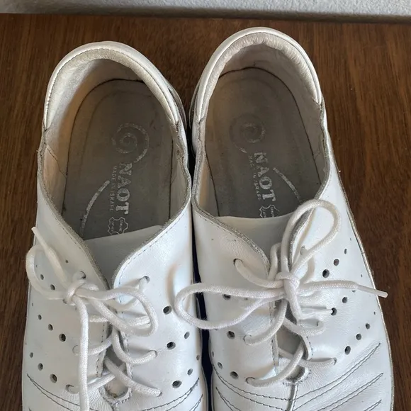 Naot Kumara White Leather Israel Women’s Lace Up Sneakers, size 38 / 7