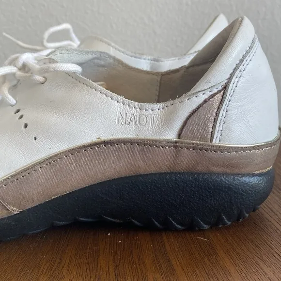 Naot Kumara White Leather Israel Women’s Lace Up Sneakers, size 38 / 7