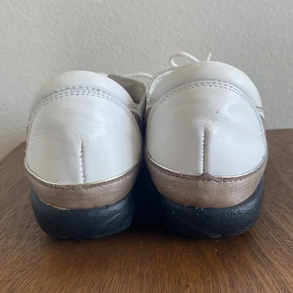 Naot Kumara White Leather Israel Women’s Lace Up Sneakers, size 38 / 7