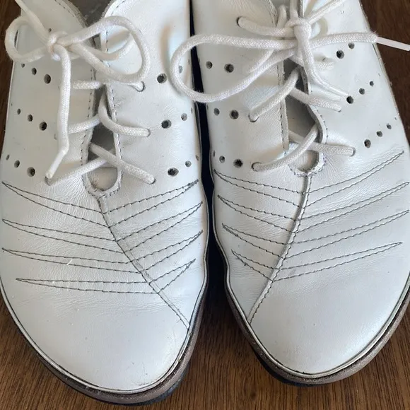 Naot Kumara White Leather Israel Women’s Lace Up Sneakers, size 38 / 7