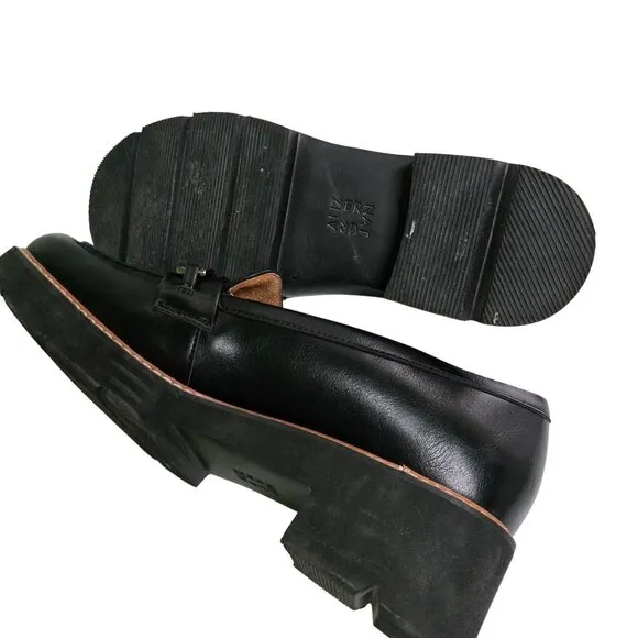 Naturalizer Cabana Lug Sole Loafers Navy Faux Leather Silver Buckles Size 9.5