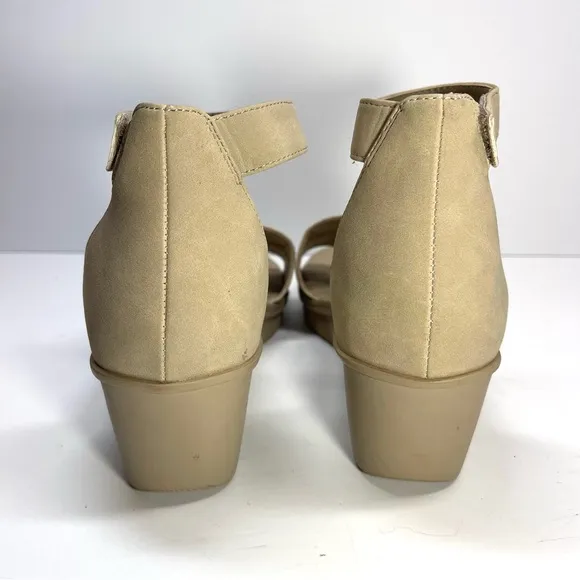 Naturalizer Sandals Women’s Size 9 Nude Gold Theron Birchwood Ankle Strap