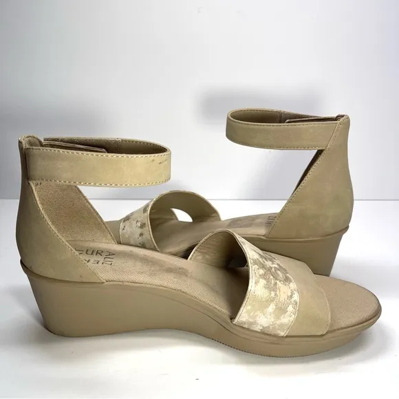 Naturalizer Sandals Women’s Size 9 Nude Gold Theron Birchwood Ankle Strap
