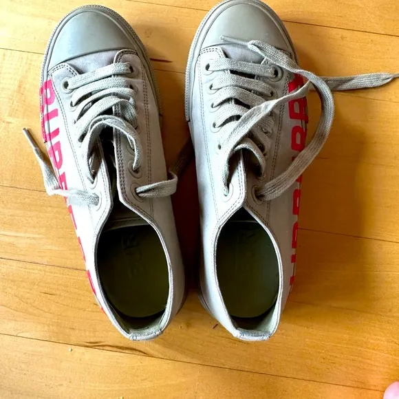 Nearly New BURBERRY sneakers. Sz 36/5.5. tan and red logo. Perfect travel shoes.