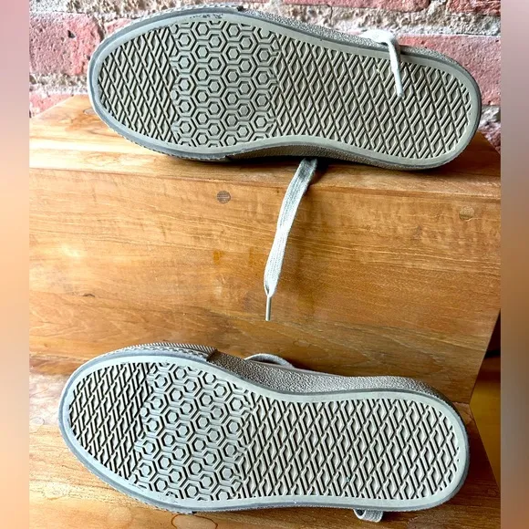 Nearly New BURBERRY sneakers. Sz 36/5.5. tan and red logo. Perfect travel shoes.