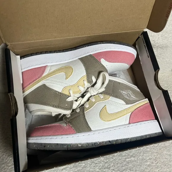 New Air Jordan 1 Mid Kids' Multicolor Sneakers Pastel Vivid Green og box 6.5w 5y