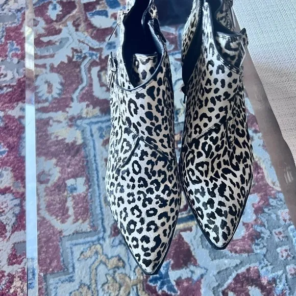New ankle boots size 8.5 black and white animal print, CALF HAIR, see pictures