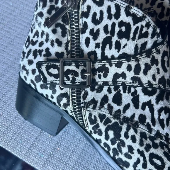 New ankle boots size 8.5 black and white animal print, CALF HAIR, see pictures