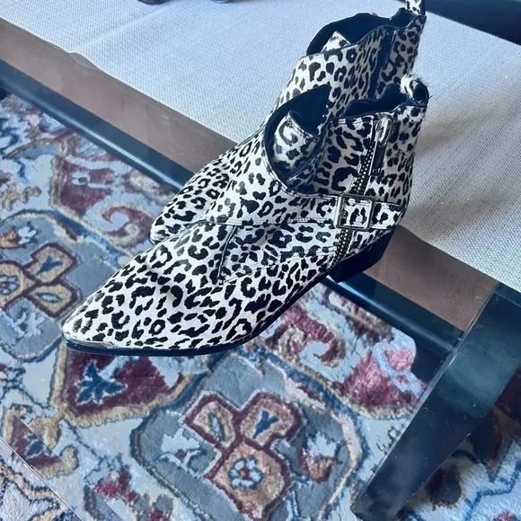 New ankle boots size 8.5 black and white animal print, CALF HAIR, see pictures