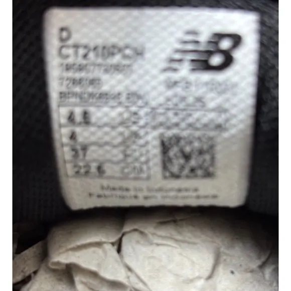 New Balance Boys Leather Sneaker Size 4.5 Black/White Skate ShoesCT210 V1 Youth