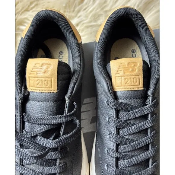 New Balance Boys Leather Sneaker Size 4.5 Black/White Skate ShoesCT210 V1 Youth