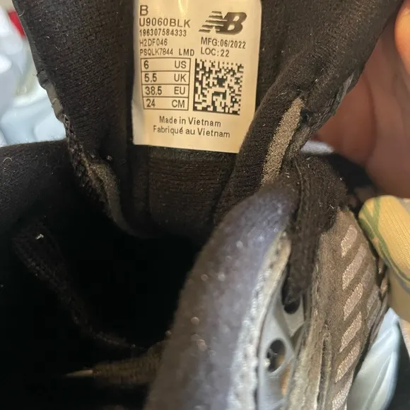 New Balance Gray and Black Sneakers 9060 size 6 Men size 7.5 Women