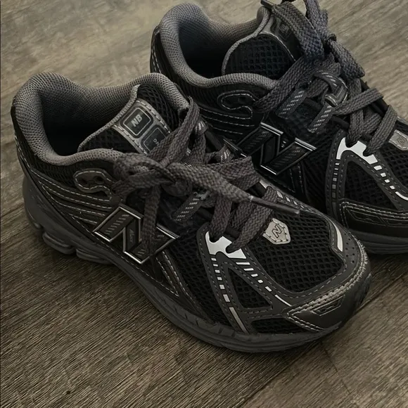 New Balance Kids' Black SneakersGENTLY WORN