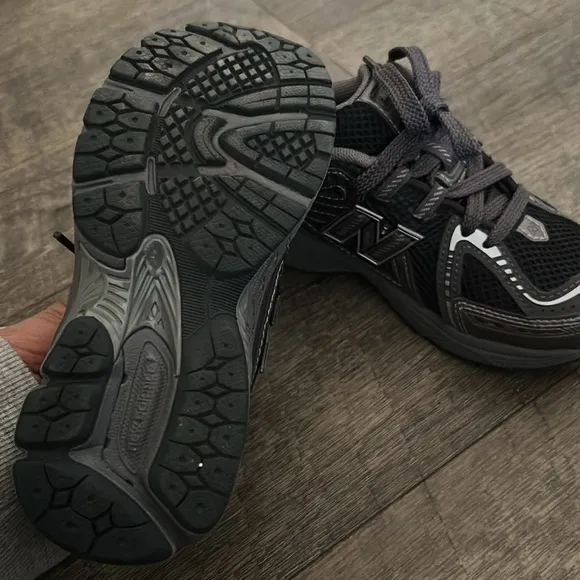 New Balance Kids' Black SneakersGENTLY WORN