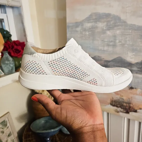 NEW BZEES White Speckled Slip-On Sneakers | Size 9.5 | Arch Support