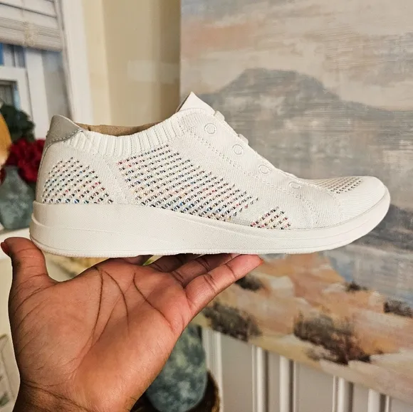 NEW BZEES White Speckled Slip-On Sneakers | Size 9.5 | Arch Support