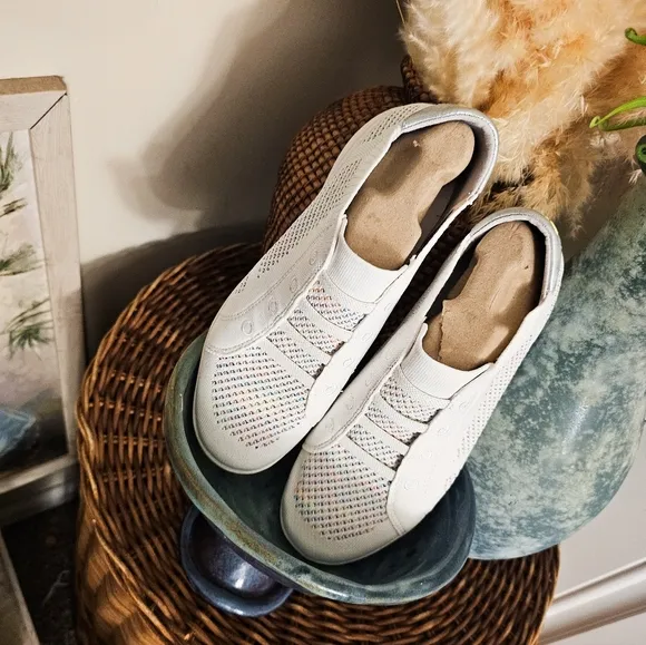 NEW BZEES White Speckled Slip-On Sneakers | Size 9.5 | Arch Support
