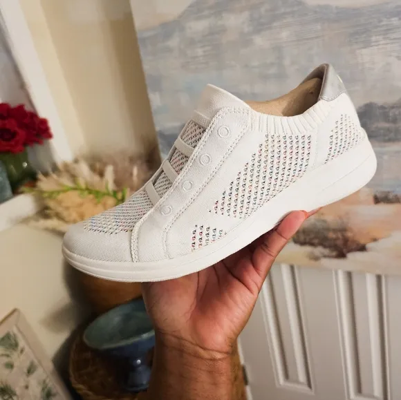 NEW BZEES White Speckled Slip-On Sneakers | Size 9.5 | Arch Support